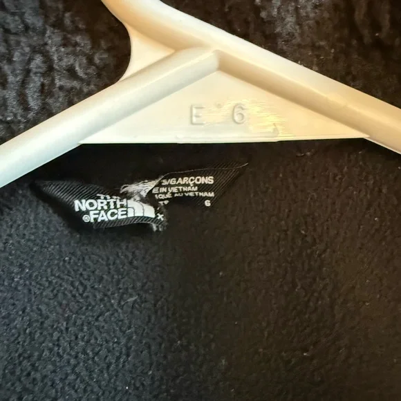 The North Face Two-Tone Black and Sage Green Kids Puffer Jacket - Picture 4 of 4